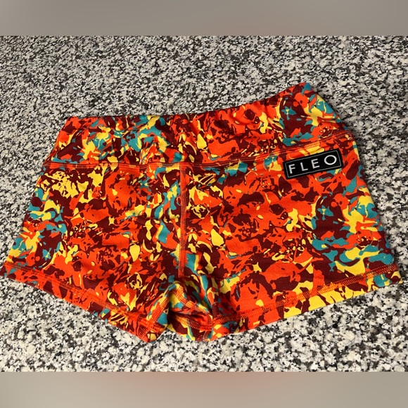 Fleo Shorts - Picture 2 of 3